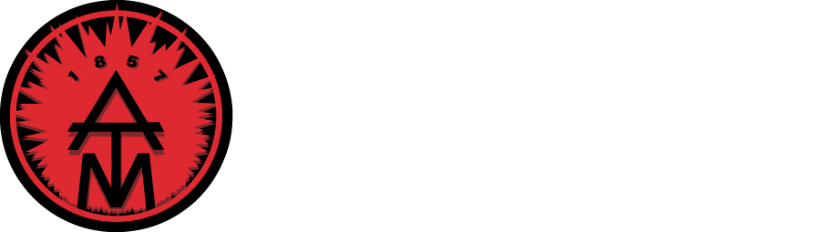 Ein rotes und schwarzes kreisförmiges Logo mit "1857" und stilisierten Buchstaben "ATM" auf der linken Seite und dem schwachen weißen Wort "turk" in fetten Kleinbuchstaben auf grauem Hintergrund.